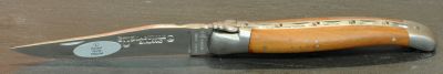 Couteau pliant Laguiole en Aubrac 12 cm - double mitres manche en Prunier - Ressort forgé