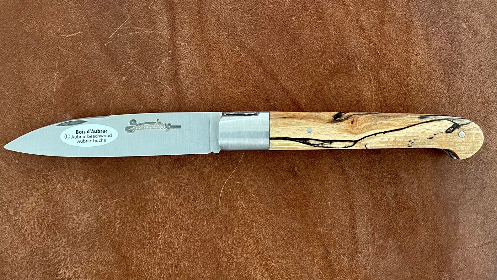 Couteau pliant le Sauveterre 11 cm bois d'Aubrac guilloché