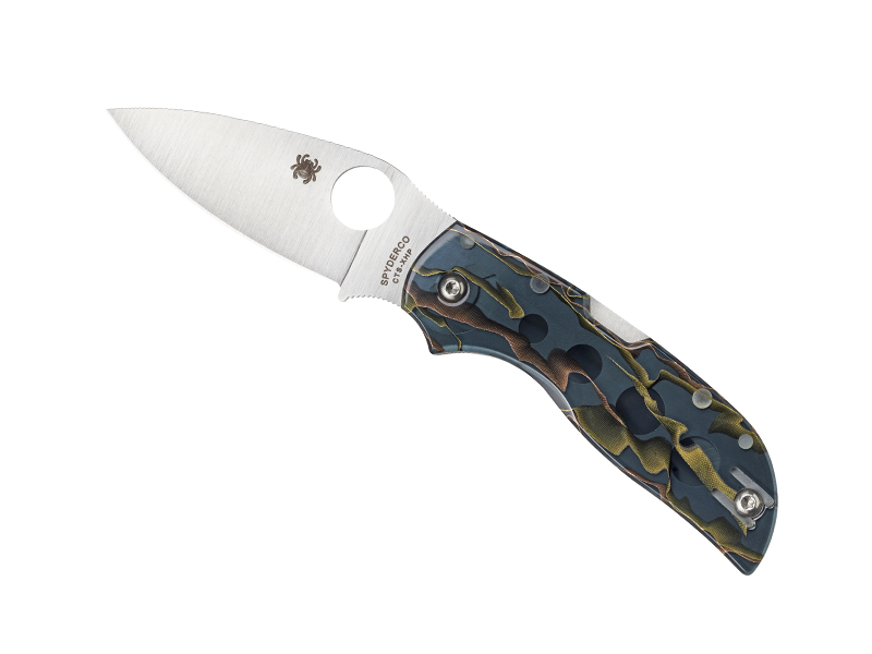 Couteau Spyderco Chaparral Raffir Noble - manche 9 cm résine époxy translucide fumée avec inclusion de feuilles de laiton et de cuivre
