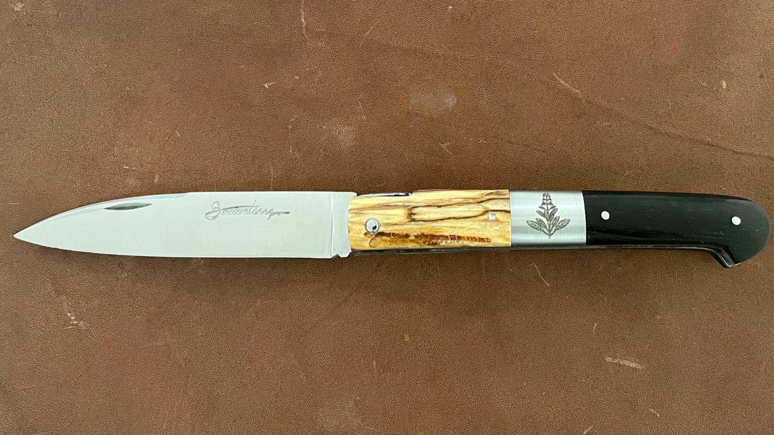 Couteau régional pliant modèle "le Sauveterre" ébène et bois d'Aubrac
