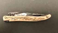 Couteau pliant Laguiole en Aubrac 12 cm brut de forge croute d'ivoire de mammouth